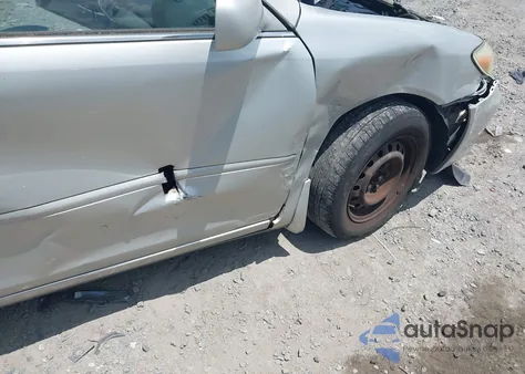 2003 Toyota Camry Le z USA, uszkodzony, nr VIN 4T1BE32K43U787019